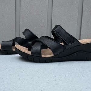 Baretraps Women’s Wedge Sandals Size 6M